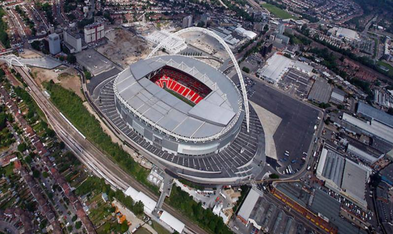 Sân vận động bóng đá lớn nhất thế giới Wembley có mái vòm khổng lồ